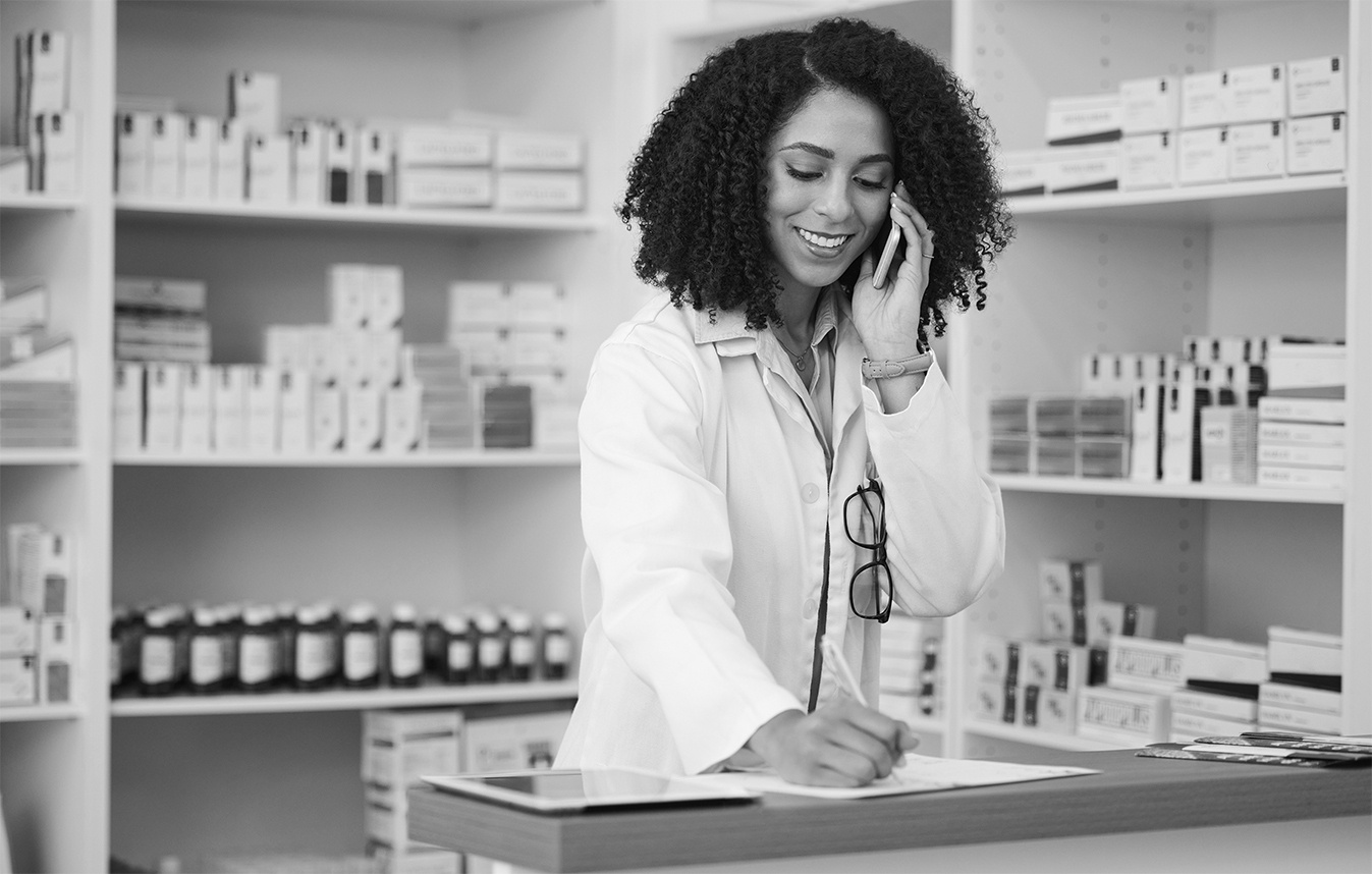 MAS-Female_Pharmacist_on_phone-25pc