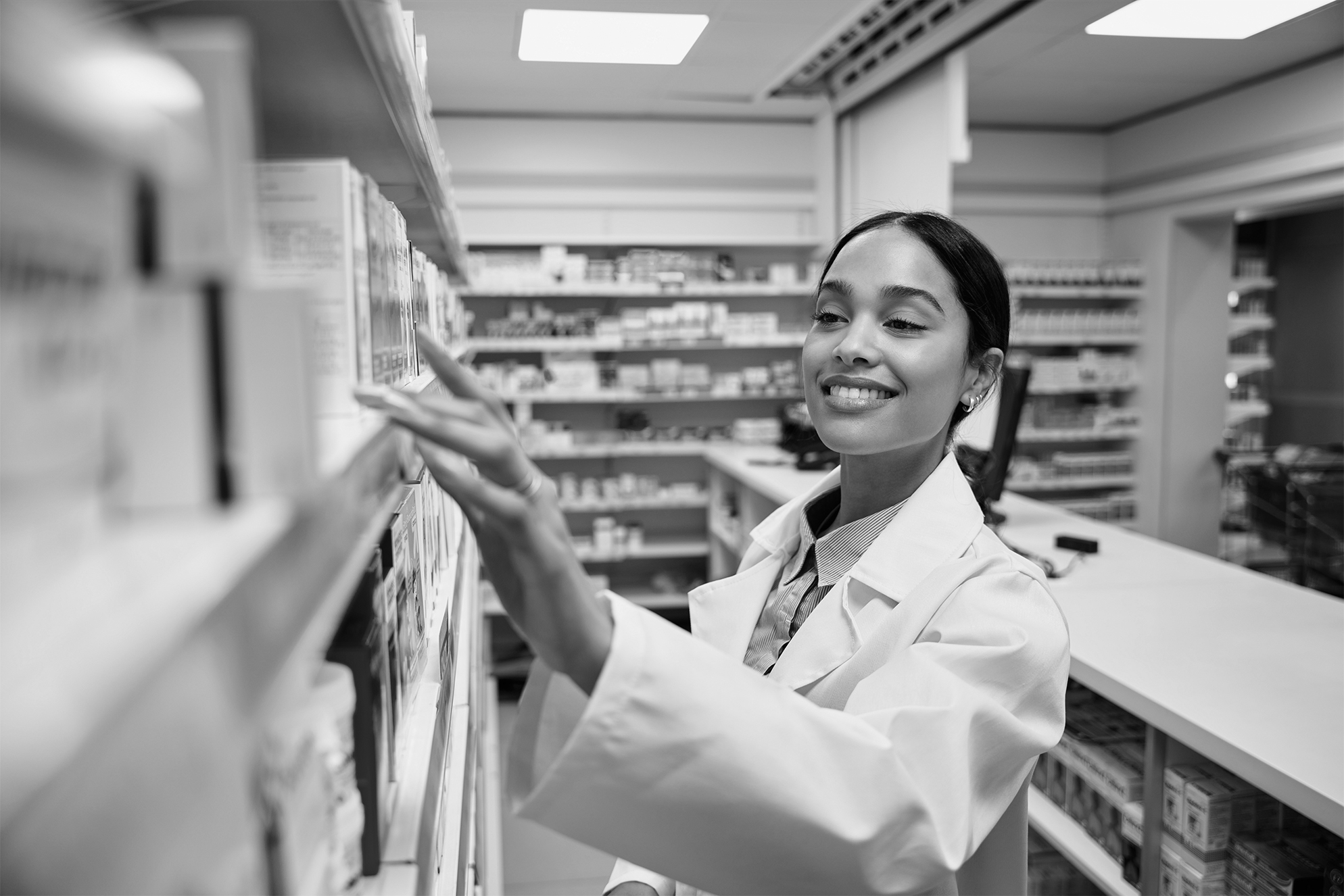 MAS-Female_Pharmacist_searching_shelves-2-25pc