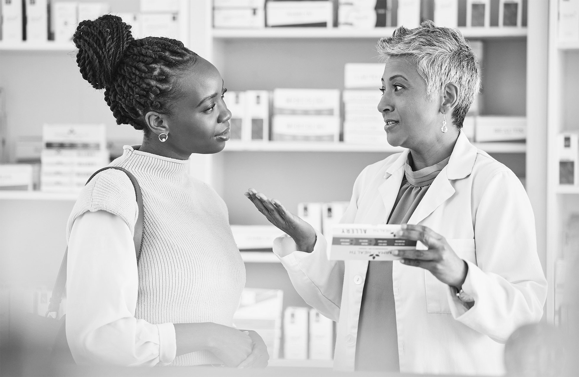 MAS-Female_Pharmacists_w_patient-25pc